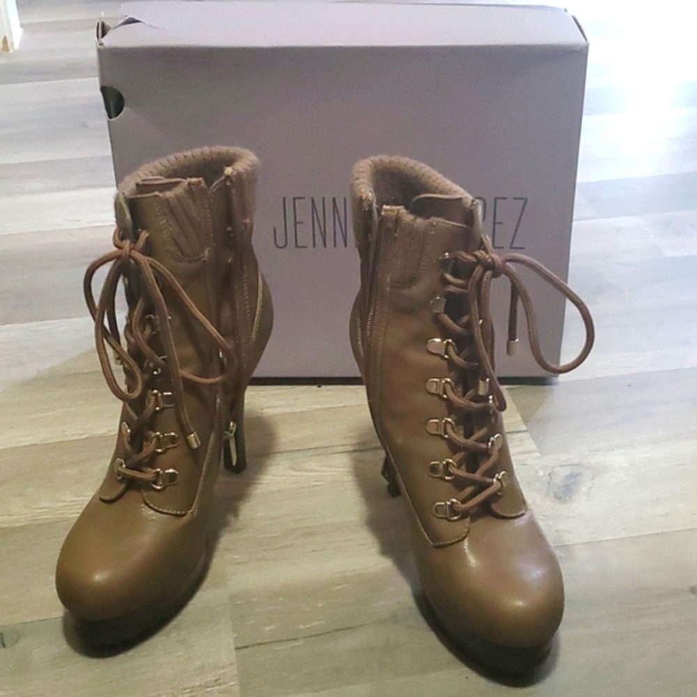 Jennifer Lopez Platform/Stiletto Boot. Sz 9